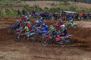 Domingo comea com emoo e termina com superao debaixo de chuva na Abertura do SportBay Campeonato Catarinense de Motocross